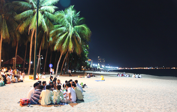 Biển Nha Trang về đêm